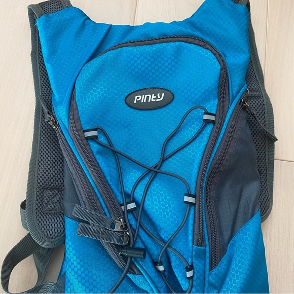 Hydration pack for running and cycling - Picture 2 of 3